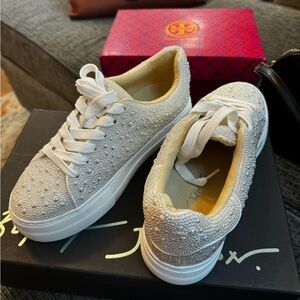 Betsy Johnson SIDNY IVORY size 6 shoes